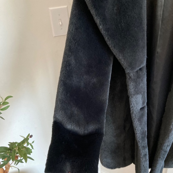 Karl Lagerfeld faux fur coat - Picture 4 of 5